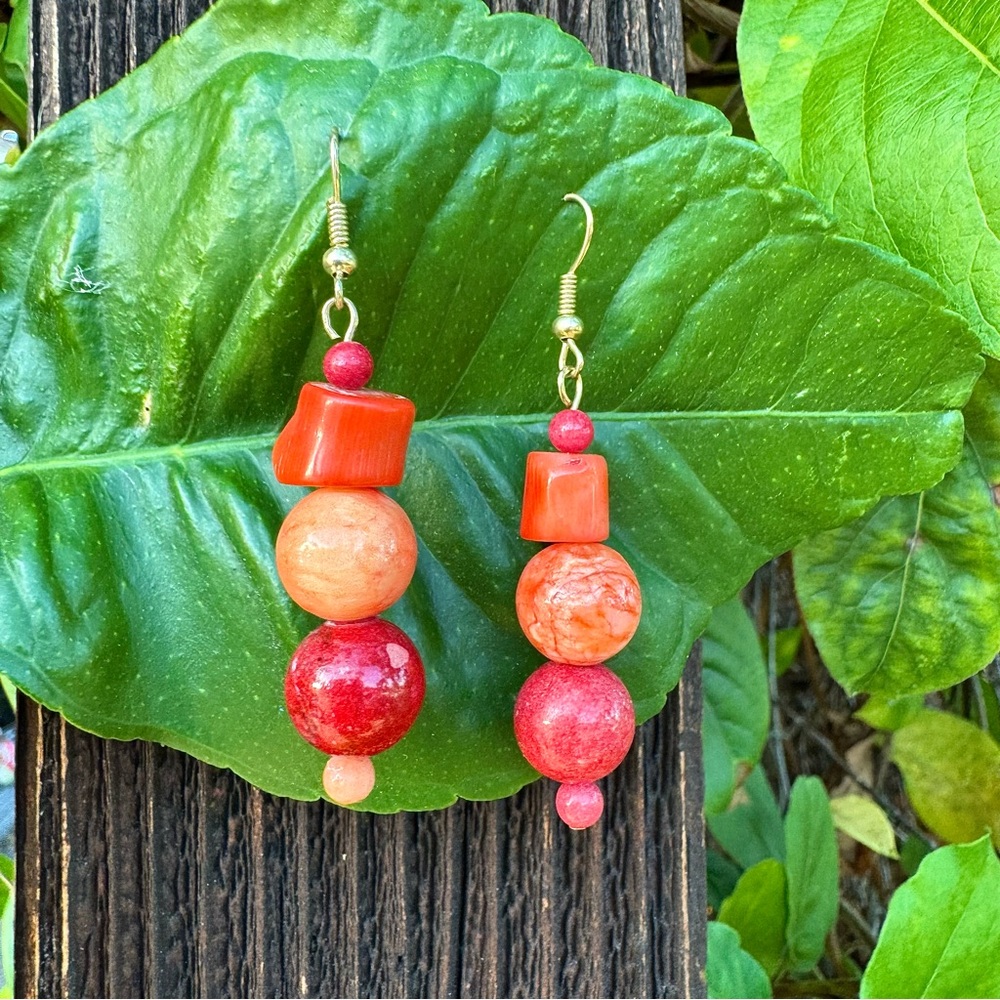 Vintage 🖤 Boho Orange & Red Beaded Dangle Drop Earrings Peach Gold Tone